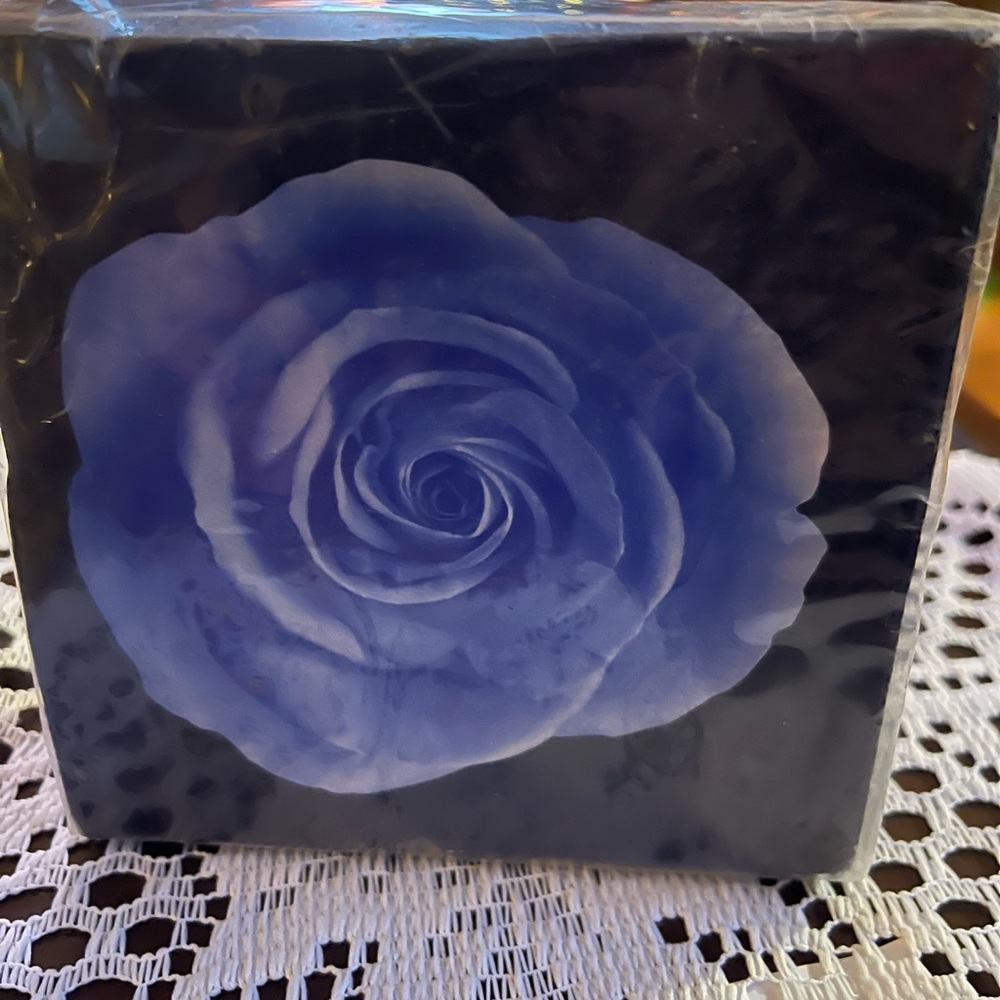 Avon Mark Garden Blu new old stock 1 Oz
